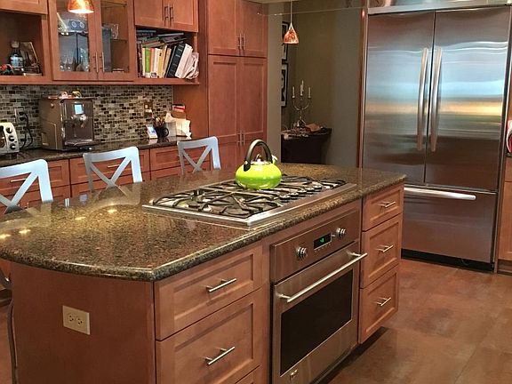 Spacious chef's kitchen . . .