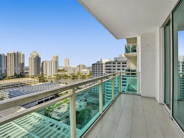 950 Brickell Bay Dr, Miami, FL