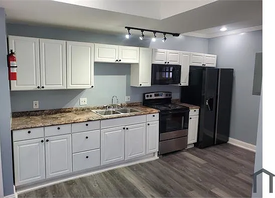 2882 Mayfield Ave — Photo 14