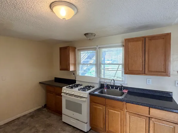 65 Fairview Ave, Hamden, CT 06514