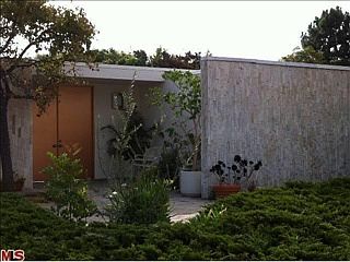 1st image of 470 N Robinwood Dr