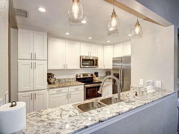 3rd image of 6620 Carmelwood Dr