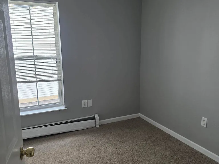18 Main St #6 — Photo 17