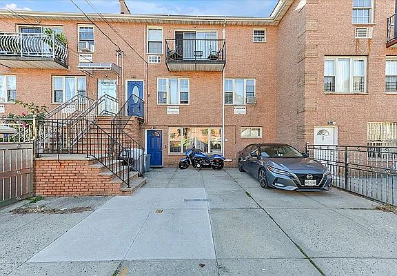 2nd image of 405 Taylor Ave