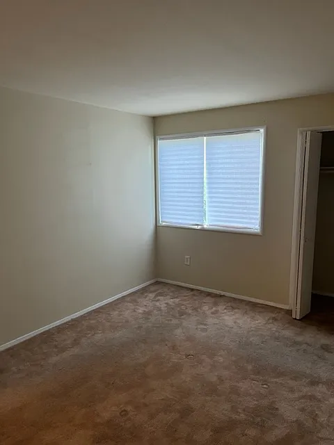 3 bed, 886 sqft, $2,100 — Photo 3
