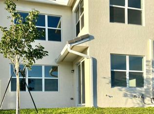 4984 Greenway Dr, Hollywood, FL 33021