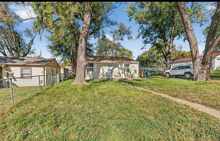 2 bed, 700 sqft, $1,500 — Photo 2