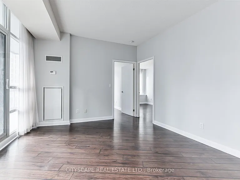 15 Bruyeres Mews #411 — Photo 11
