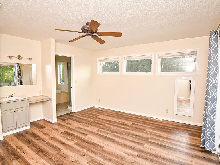 2501 Thomas Ct — Photo 15