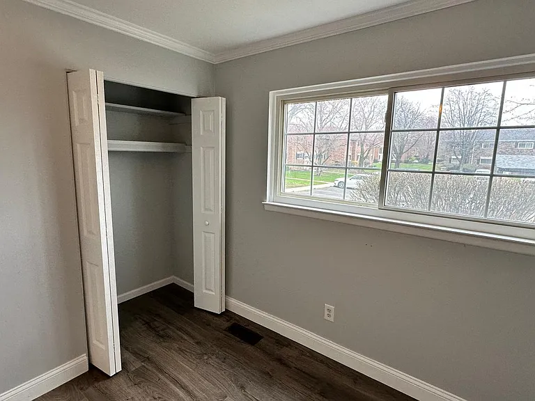653 E Fox Hills Dr — Photo 16