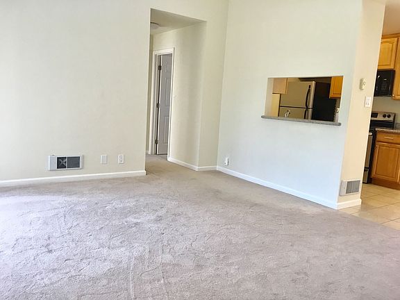 5th image of 1105 Capuchino Ave APT 4