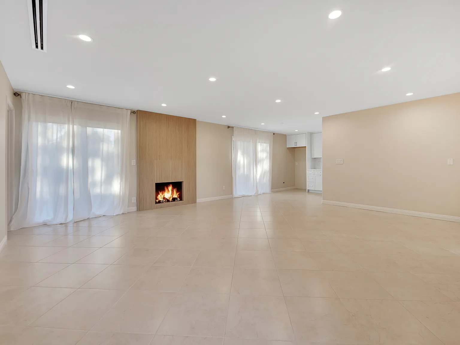 4 bed, 1358 sqft, $4,500 — Photo 2