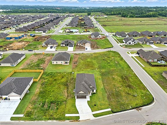 5th image of 10822 S 279th Ave E