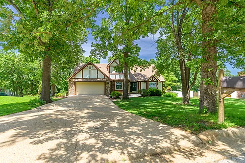 107 Lincoln Ln Photo 1