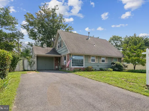 211 Somerset Dr, Willingboro, NJ 08046