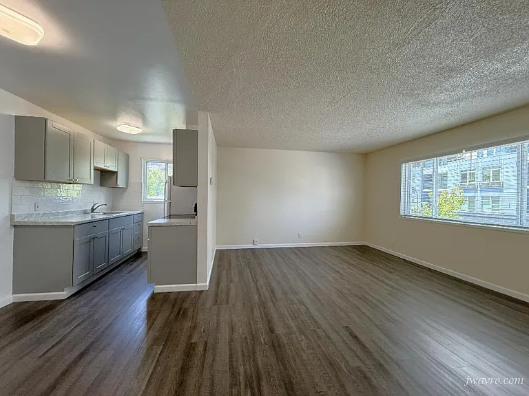 690 Bradford St #7 — Photo 5