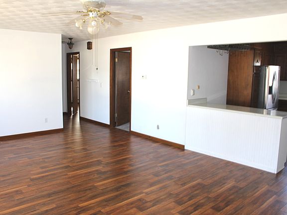 2nd image of 31 Rosewood Dr