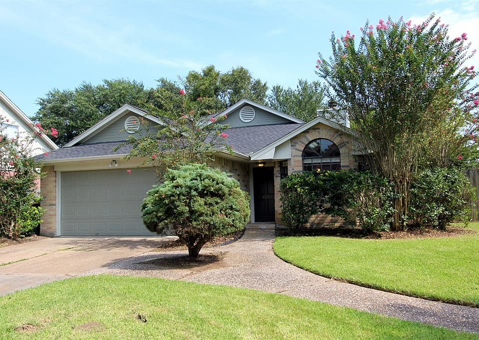 1st image of 2615 S Brompton Dr
