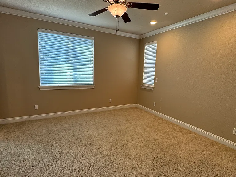 553 Addison Ct — Photo 12