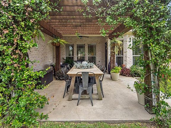 3rd image of 2369 Kendal Green Cir