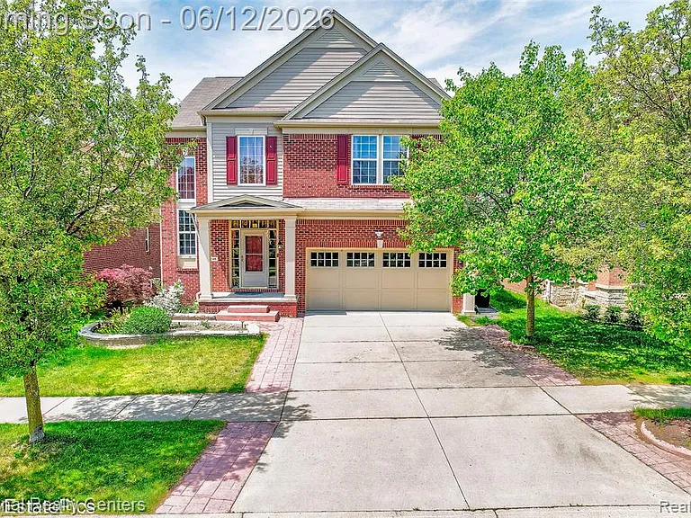 45149 Bartlett Dr — Photo 2