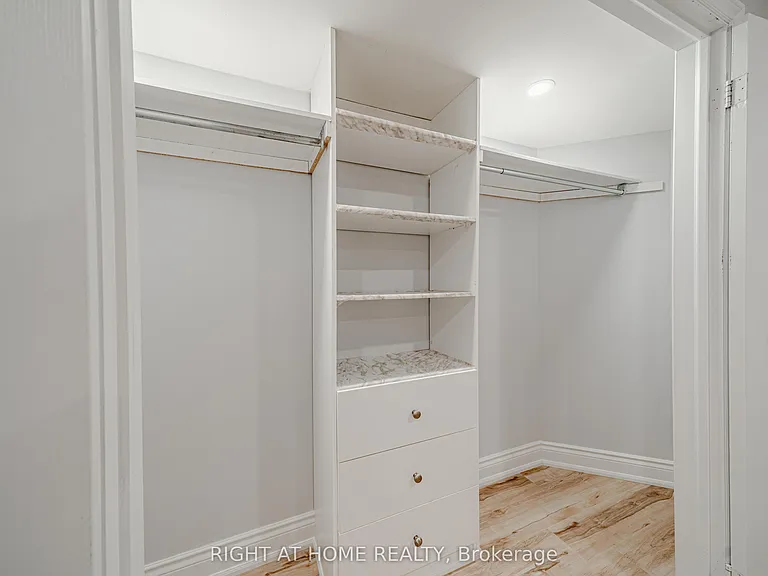 3 Glenayr Rd #LOWER — Photo 28