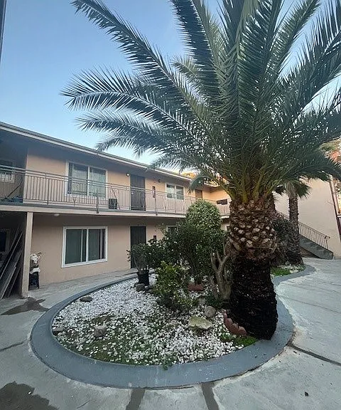805 S. Flower St. — Photo 6