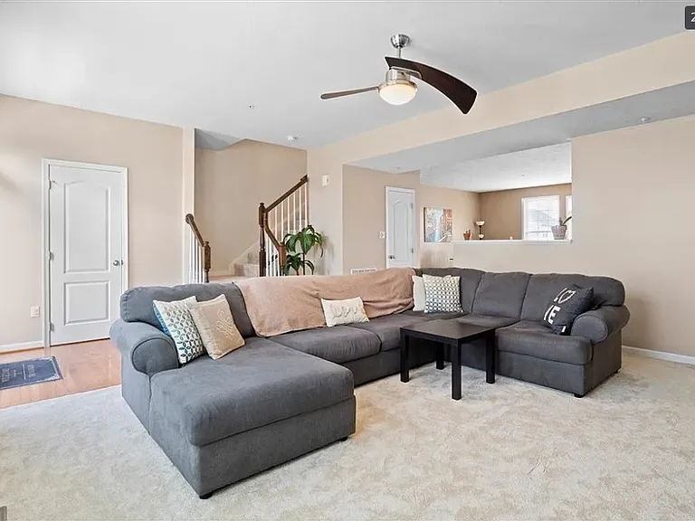 218 Linehan Pl — Photo 2