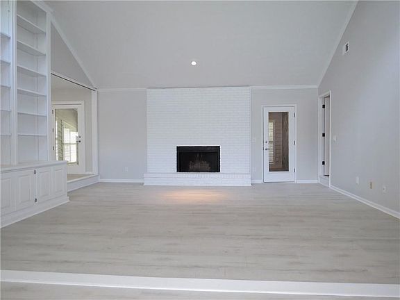 4th image of 110 Hill Chase Ct
