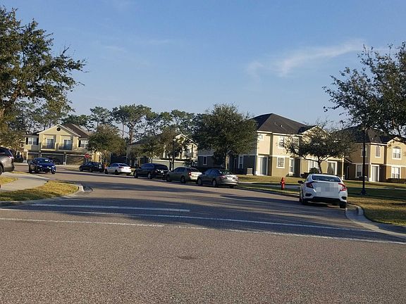 4th image of 1408 Broken Oak Dr