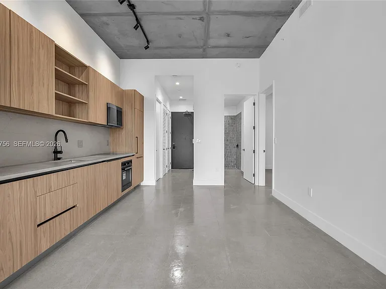 91 NW 27th St #202 — Photo 7