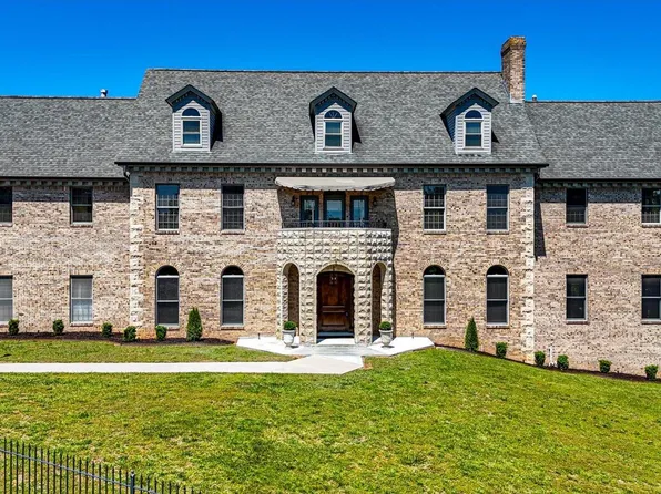 551 N Crest Ct, Chattanooga, TN 37404