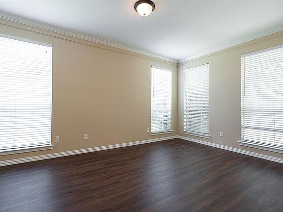 5th image of 2052 Colborne Dr