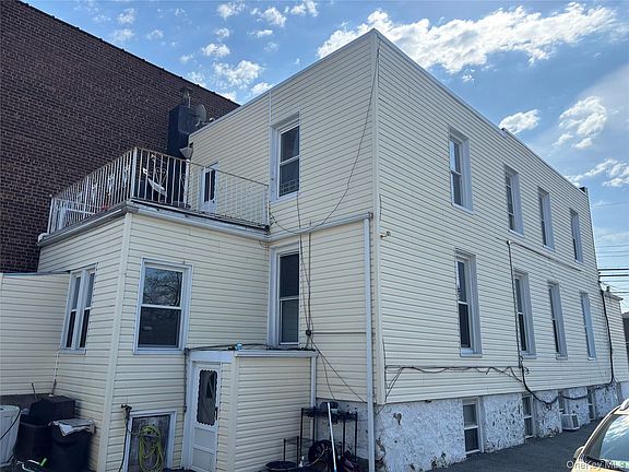 3rd image of 3205 Lafayette Avenue