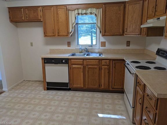 4th image of 16655 Lake Circle Dr