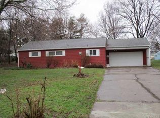 7151 Combs Dr, Hamburg, NY 14075