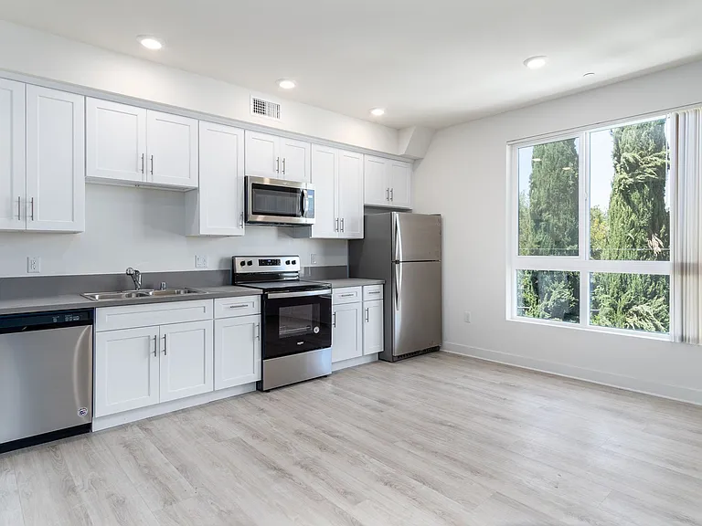 Welcome to Soul Noho. Now Leasing! — Photo 13