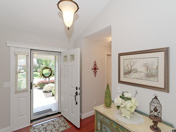 3rd image of 73 Surrey Field Dr