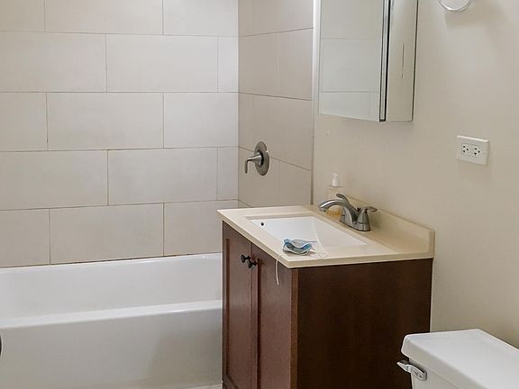 4th image of 4723 1/2 N Leavitt St #3