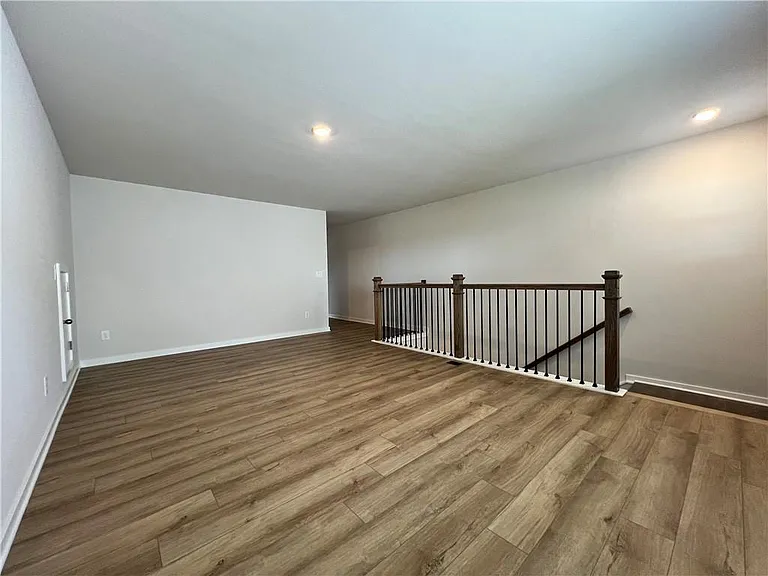 905 Winding Rose Dr — Photo 32