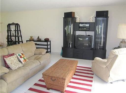 3rd image of 1124 W Cypress Dr #V-13