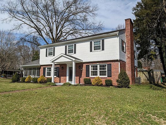 4th image of 22 Willowbrook Dr