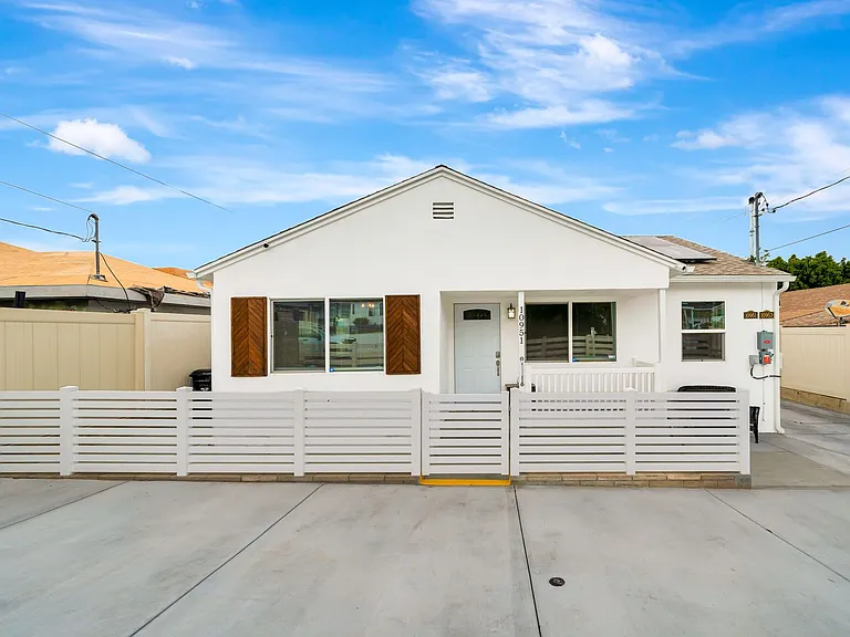 10951 Whitegate Ave — Photo 6