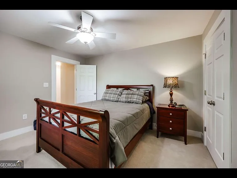 90 Hart Ave — Photo 24
