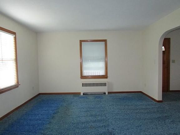 4th image of 97 Burr Ave