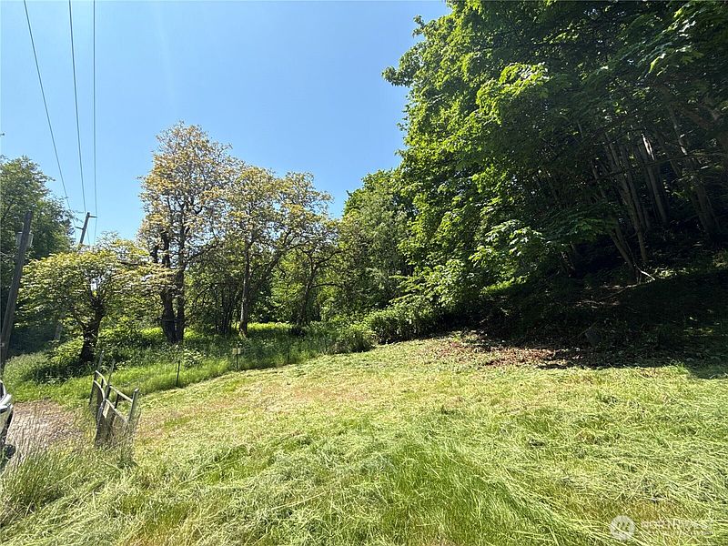 4th image of 1020 S Valley Street