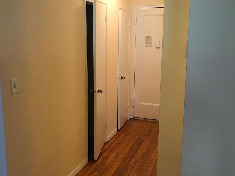 2nd image of 620 Reiss Pl