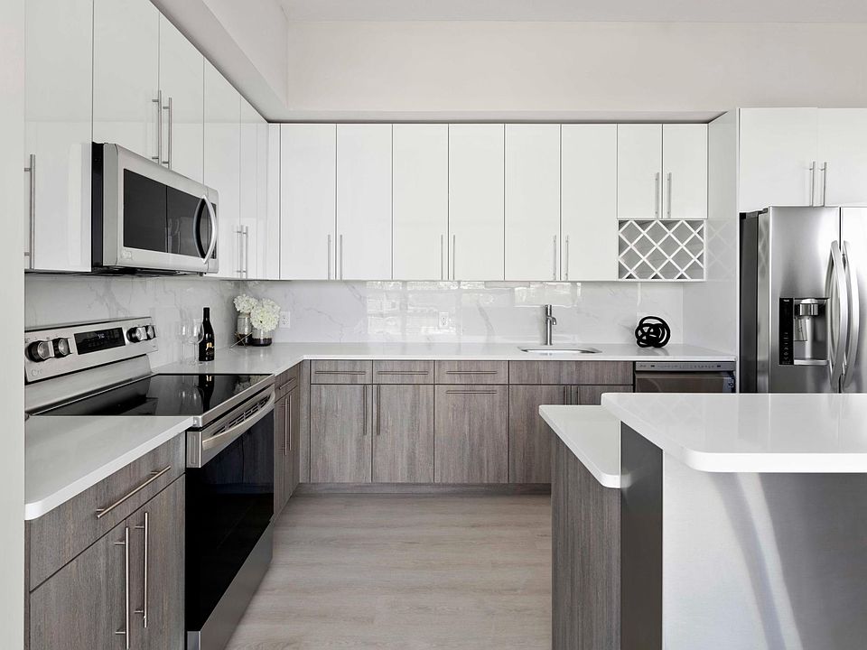 2nd image of 300 15th St #1100