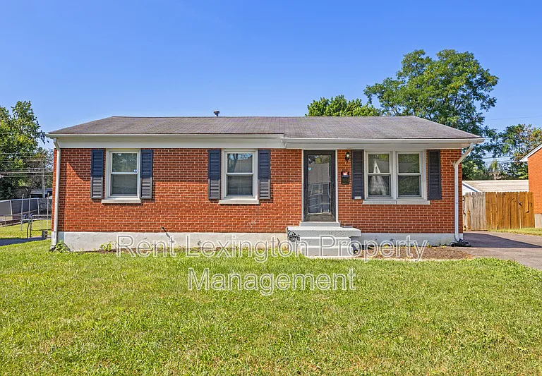 604 Hi Crest Dr — Photo 1