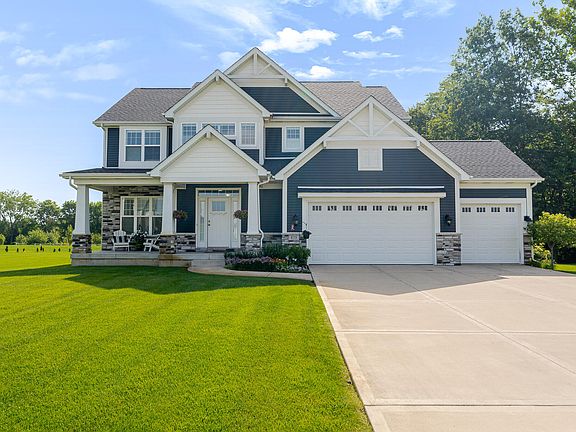 3rd image of 875 Farmview Dr